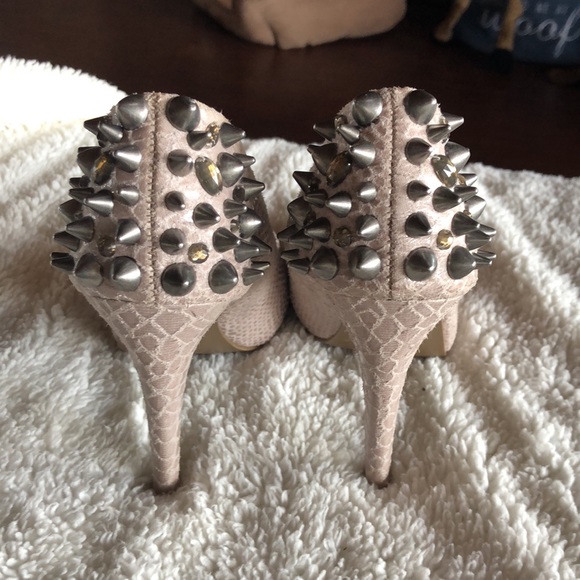 Vera Wang Simply Vera Heels - 6M - $11 - Picture 3 of 8